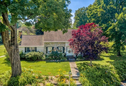 Exterior of estate home in Hurley, NY